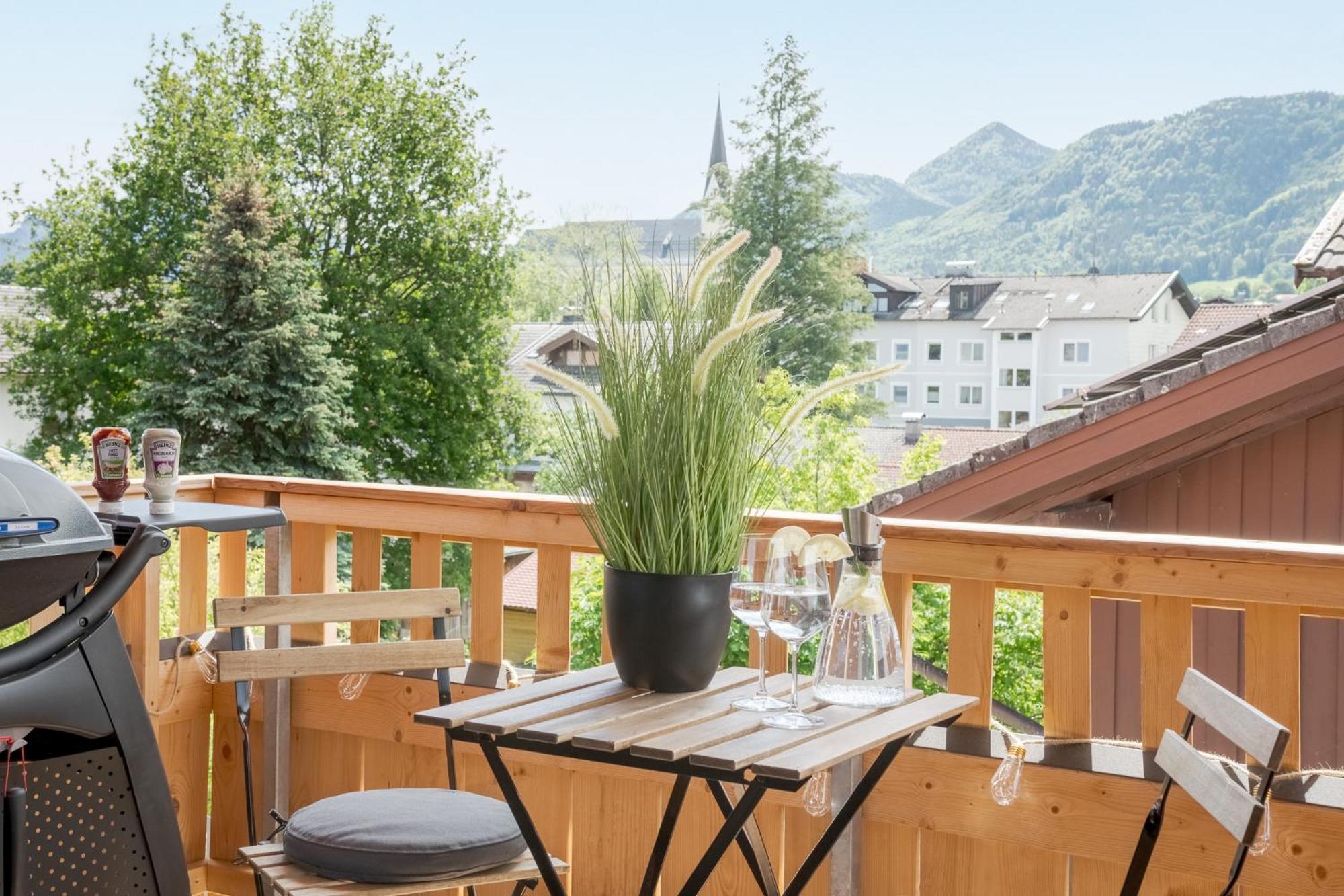 Fenjoy: Ferienapartment Mit Bergblick / Balkon / Bbq